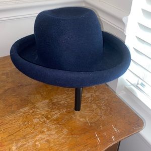 Laura Ashly navy hat